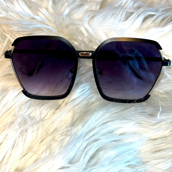 New without tags sunglasses - Picture 1 of 4